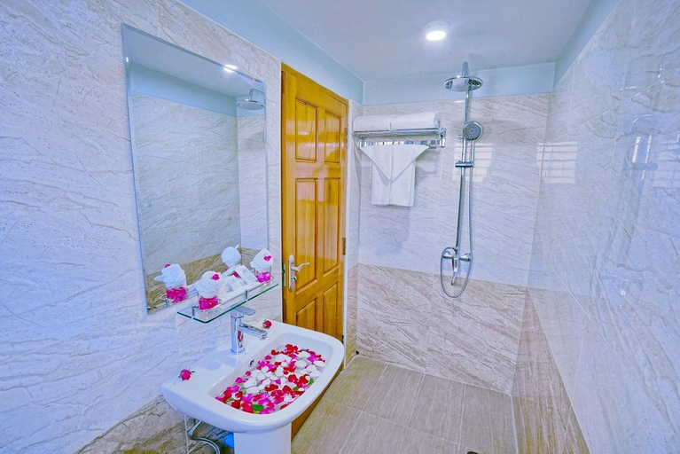 Bathroom 4, Hotel Aurora, Mandalay