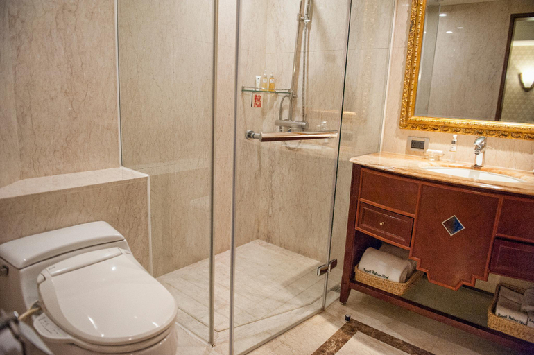 Bathroom 4, Royal Palace Hotel, Taipei City