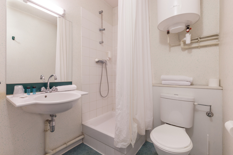 Bathroom 3, City Residence Strasbourg Access, Bas-Rhin