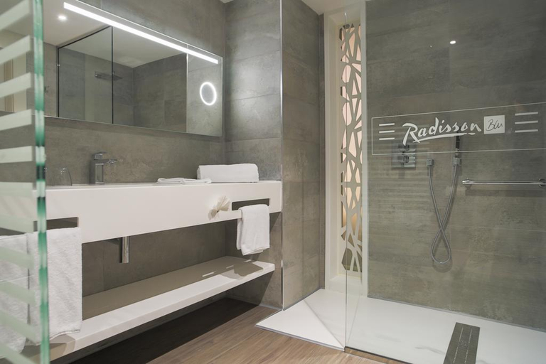 Bathroom 4, The Legacy Luxury Hotel, El Achour