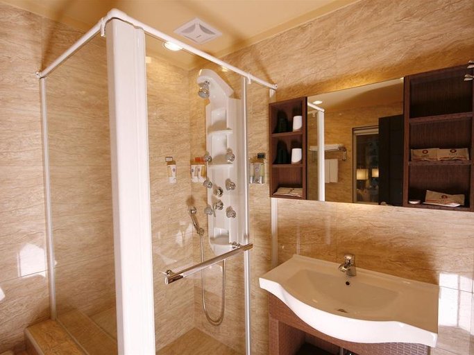 Bathroom, Kindness Hotel-Kaohsiung Guang Rong Pier, Kaohsiung