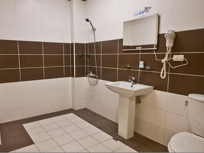 Bathroom 4, Yue Jing Commercial Hotel, Nantou
