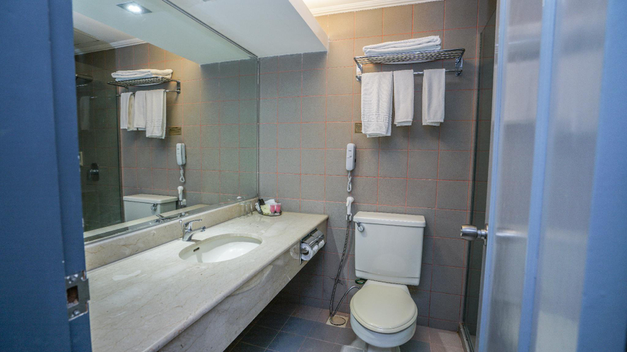 Bathroom 5, Kingwood Inn Kuching, Kuching