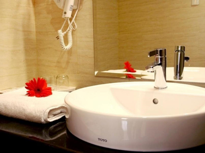 Bathroom 5, Gia Vien Hotel, District 1