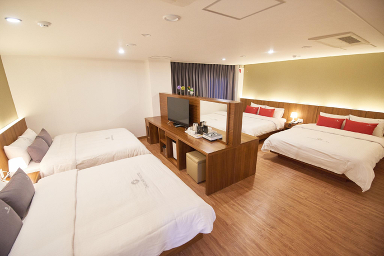Bedroom 1, Shin Shin Hotel, Busanjin