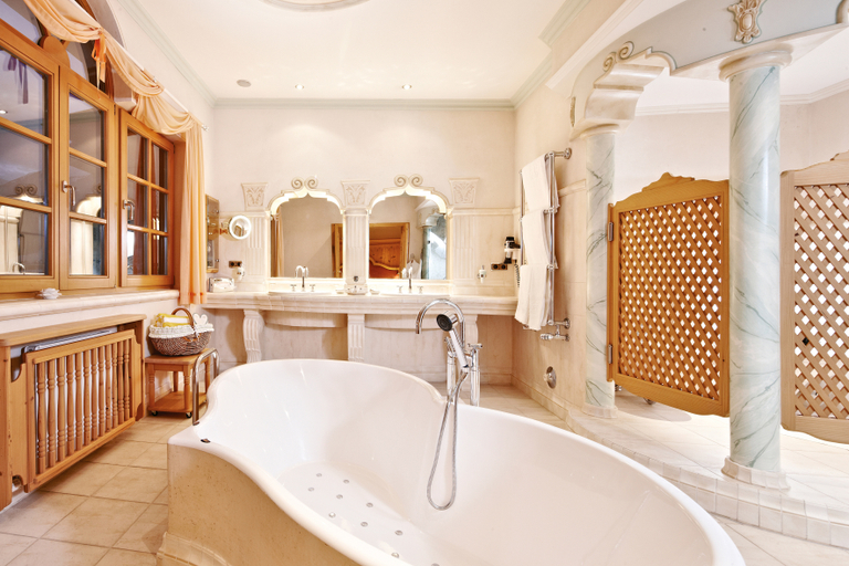 Bathroom 5, Relais & Chateaux Spa Hotel Jagdhof, Innsbruck Land