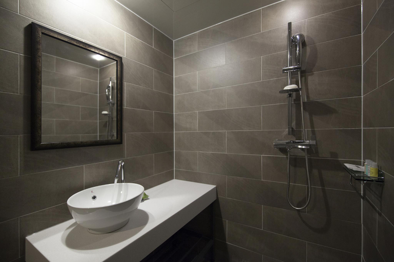 Bathroom 4, Hotel Gray Nampo, Jung