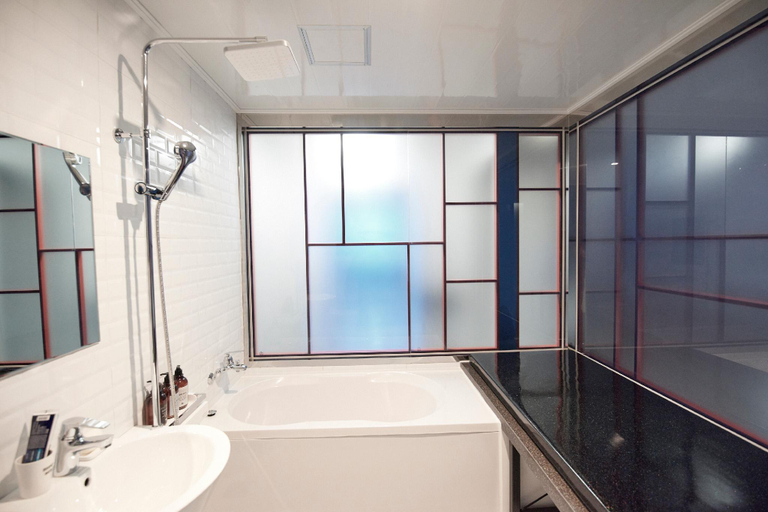 Bathroom 5, Busan Nampodong Hermes Hotel, Jung