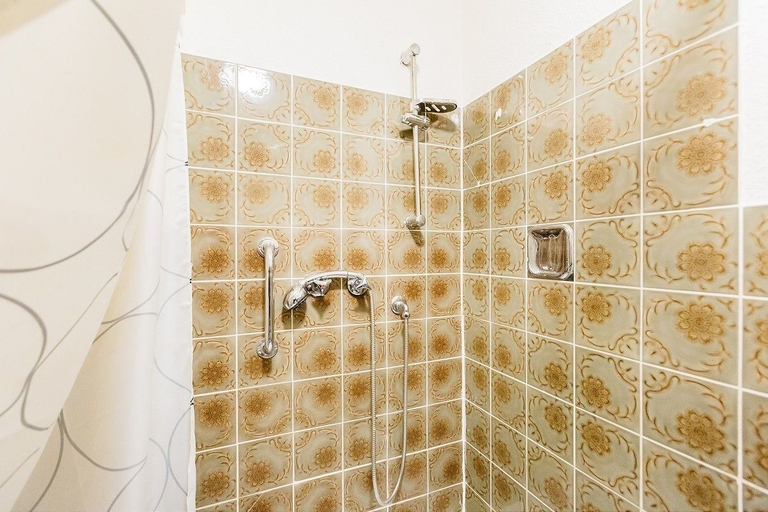Bathroom 3, Comodo Apartments Solingen, Solingen