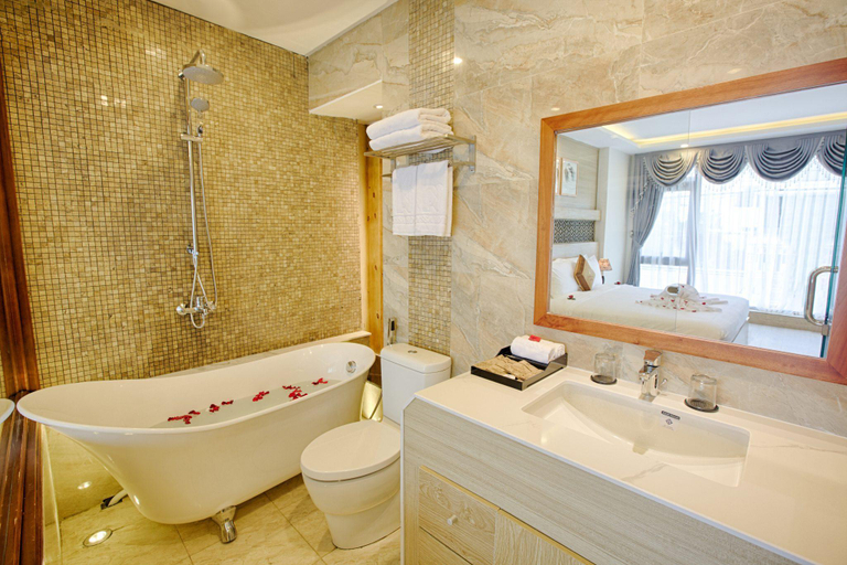 Bathroom 4, Alyssa Da Nang Hotel, Da Nang
