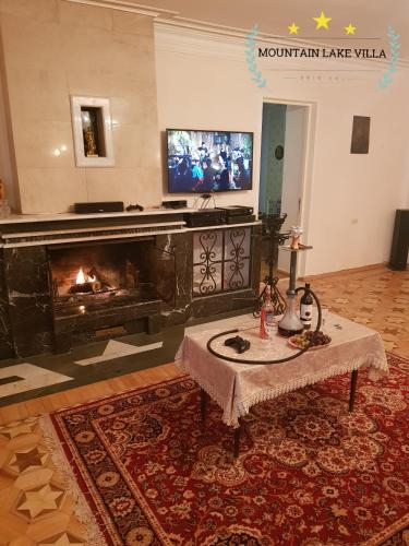 Mountain Lake Villa B&B,