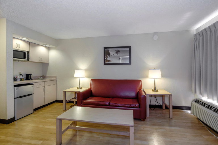 Bedroom 4, Red Roof Inn PLUS+ Gainesville, Alachua