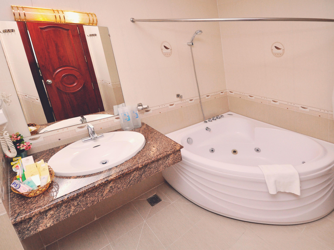 Bathroom 5, Tan Hoang Long Hotel, District 1