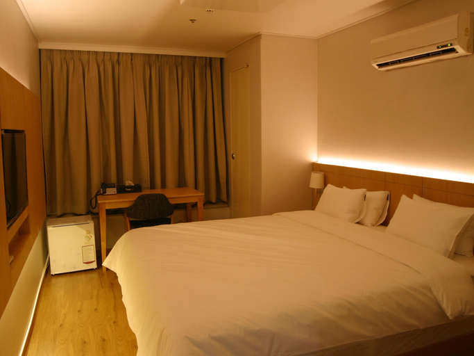 Bedroom, aPM Residence, Jung