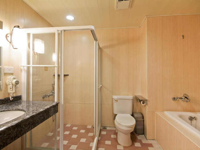 Bathroom, F Hotel Tainan, Tainan