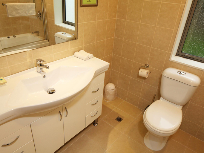 Bathroom 4, Alpha Motel Luxury Apartments, Christchurch