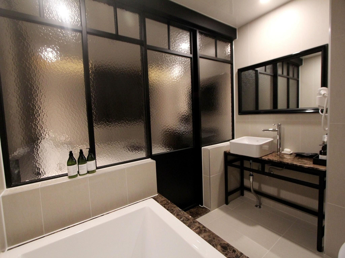 Bathroom 5, Dublin Hotel, Busanjin