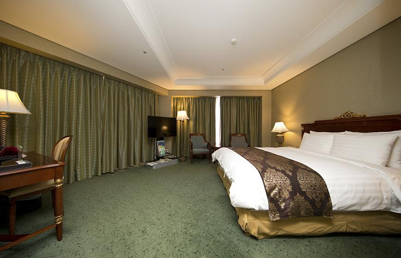 Bedroom 3, Kangwon Land Hotel, Jeongseon