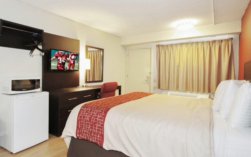 Bedroom 3, Red Roof PLUS+ Chicago - Hoffman Estates, Cook