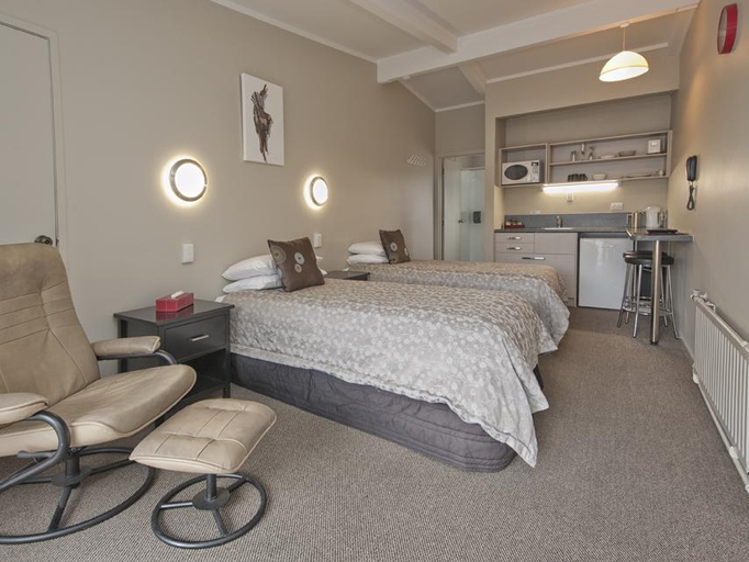 Bedroom 4, Sport of Kings Motel, Rotorua