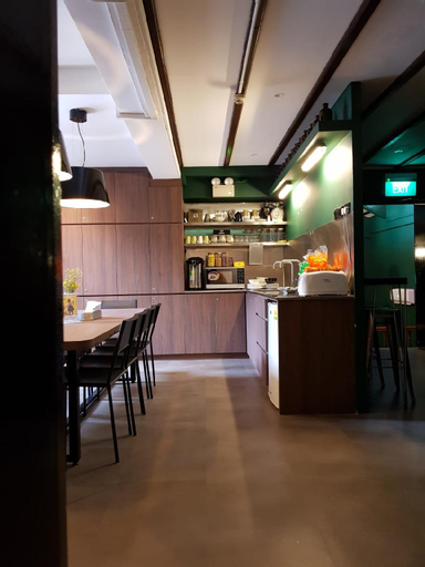 Wink Capsule Hostel @ Chinatownn, Singapore