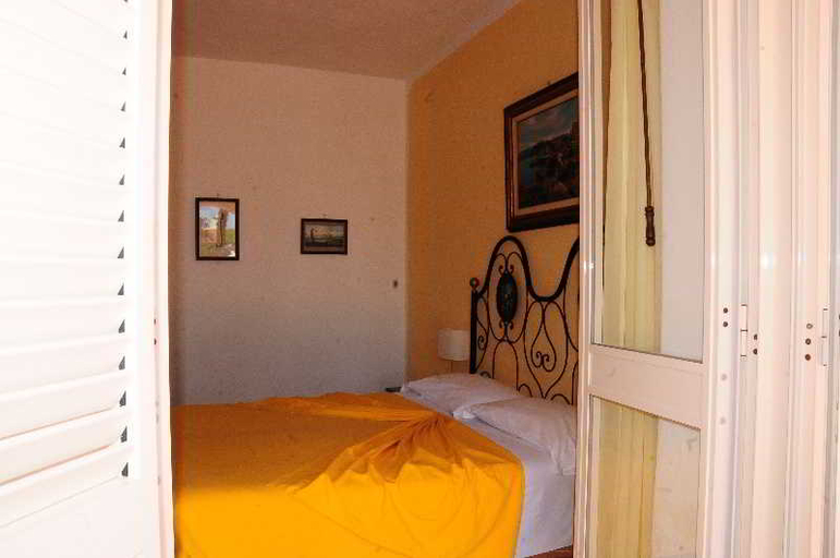 Bedroom 5, Corona Hotel, Napoli