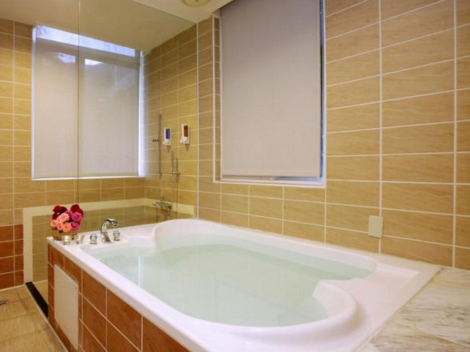 Bathroom 4, Courier Station, New Taipei City