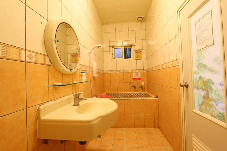 Bathroom 3, Ruifeng Hot Spring, Hualien