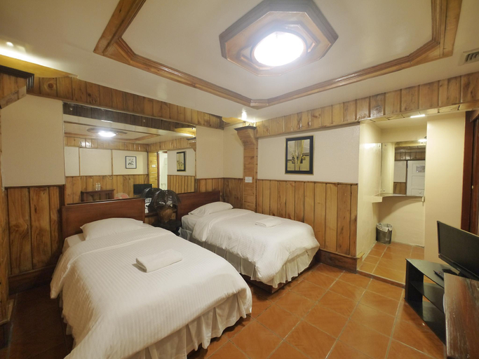 Bedroom 5, Mountain Lodge Hotel and Restaurant, Baguio City