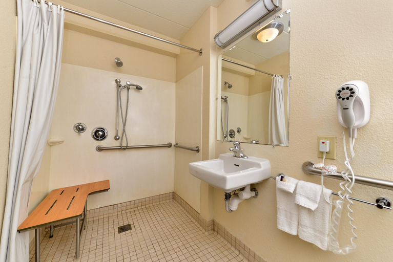Bathroom 4, Red Roof PLUS+ Secaucus - Meadowlands - NYC, Secaucus