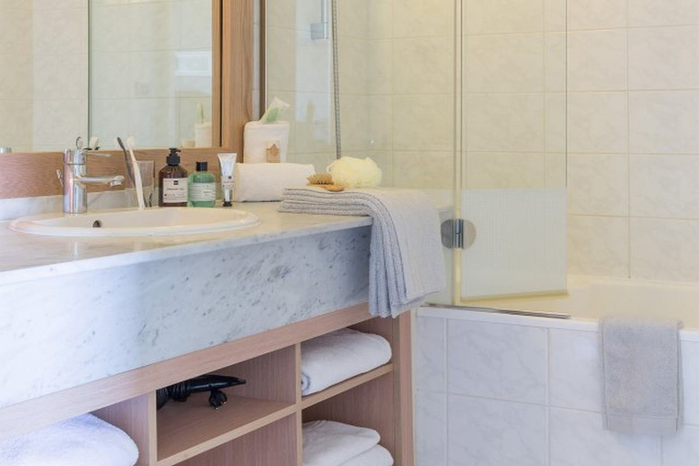 Bathroom 4, Le Domaine de Cramphore, Loire-Atlantique