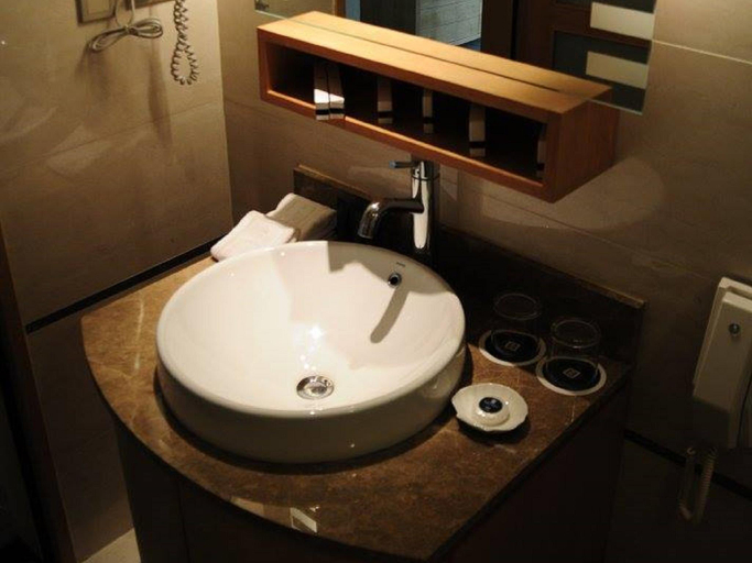 Bathroom 4, Jin Hua Hotel, Yilan