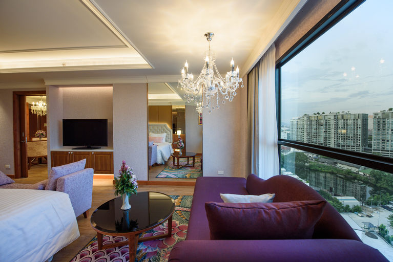 Exterior & Views 19