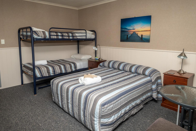 Bedroom 4, Te Anau Top 10 Holiday Park, Southland
