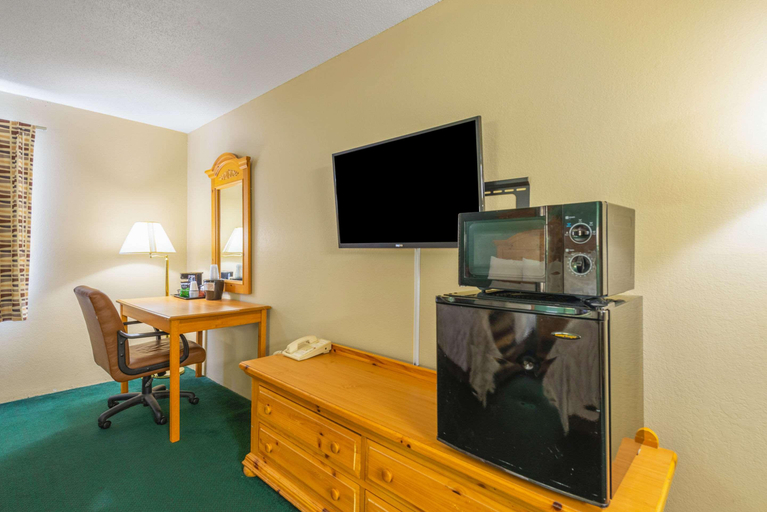 Bedroom 3, Rodeway Inn Milaca, Mille Lacs