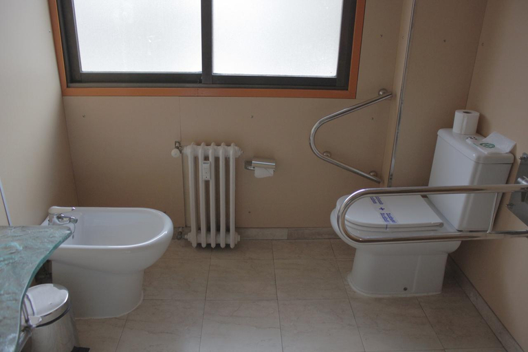Bathroom 4, Gran Via, Zaragoza
