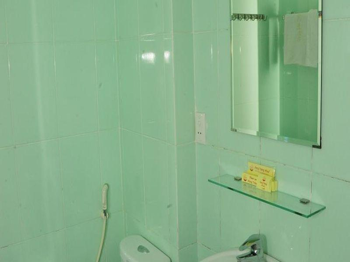 Bathroom, Hong Thang Hotel, Huế