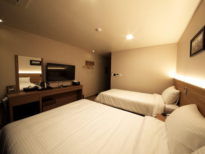 Bedroom 3, Harbor Hotel Jeju, Jeju