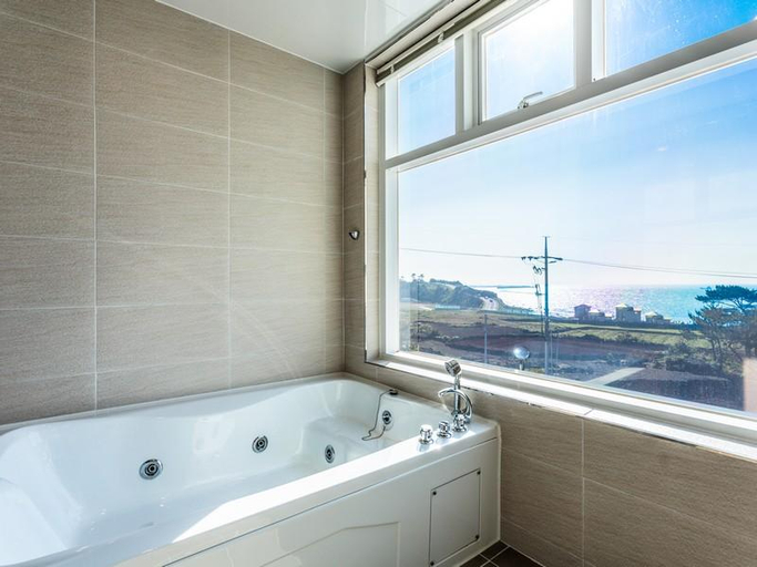 Bathroom 3, Jeju Rich Hotel, Jeju