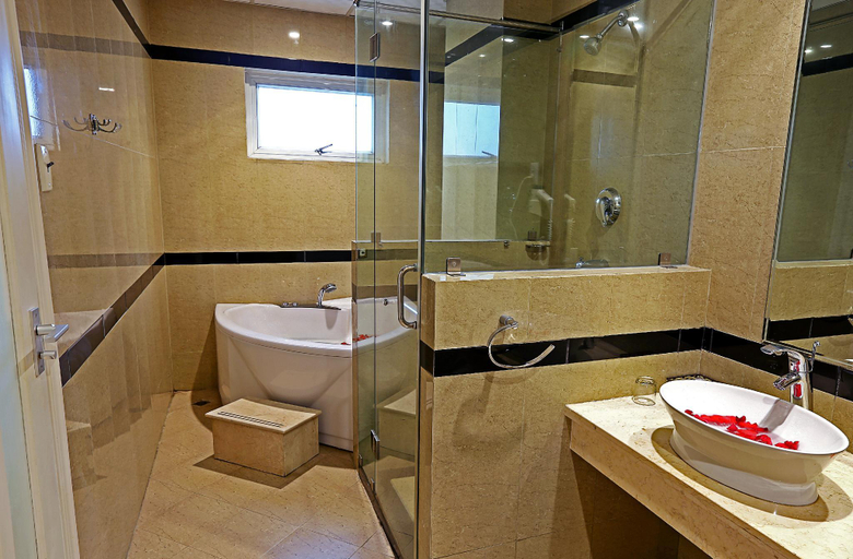 Bathroom 4, King Star Hotel, District 1