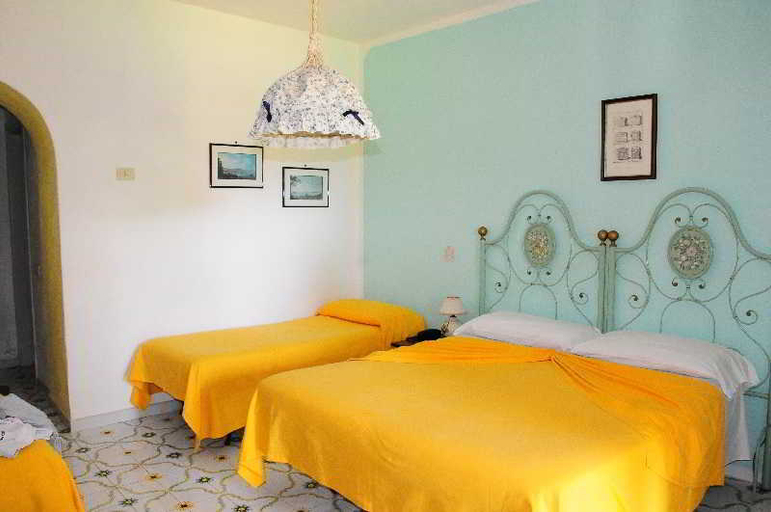 Bedroom 2, Corona Hotel, Napoli