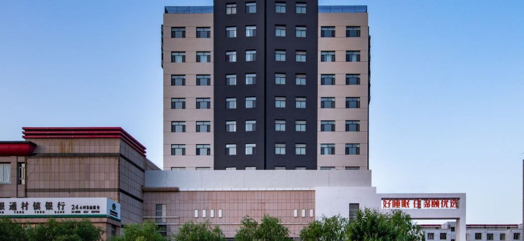Exterior & Views