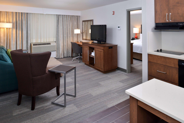 Bedroom 3, Hampton Inn & Suites Calgary University Northwest, Division No. 6