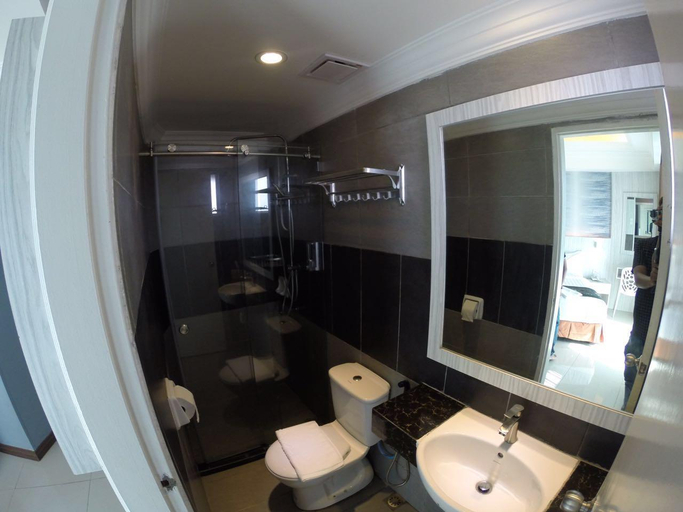Bathroom 4, Pacific Inn, Semporna