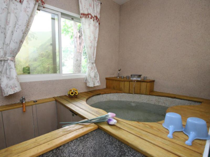 Bathroom 3, Songboling Inn, Kaohsiung