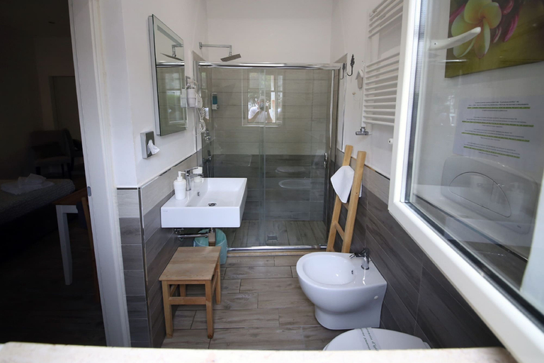 Bathroom 4, La piazzetta, Brindisi
