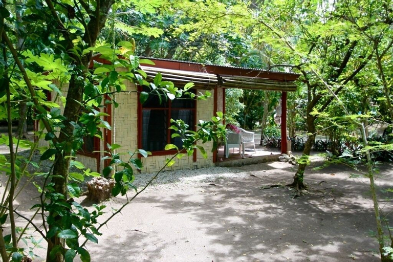 Dolphin Bay Divers Retreat, Cakaudrove