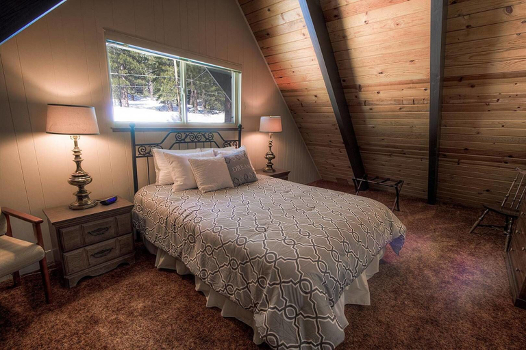 Bedroom 3, Cozy Cabin 4 Bedroom Home by RedAwning, El Dorado