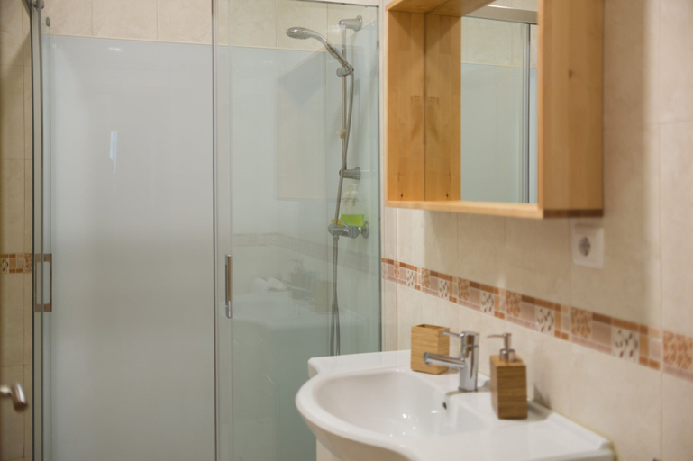 Bathroom 3, Belomonte River View Apartments, Porto