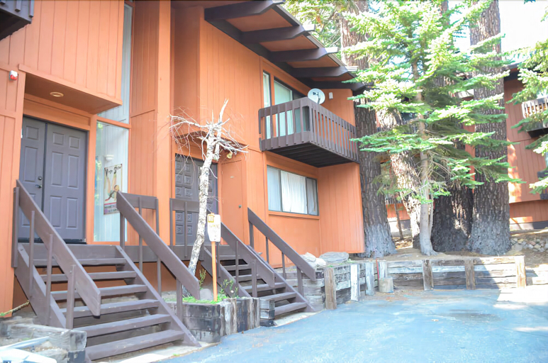 Exterior & Views, Mammoth West 134 - Four Bedroom Condo, Mono